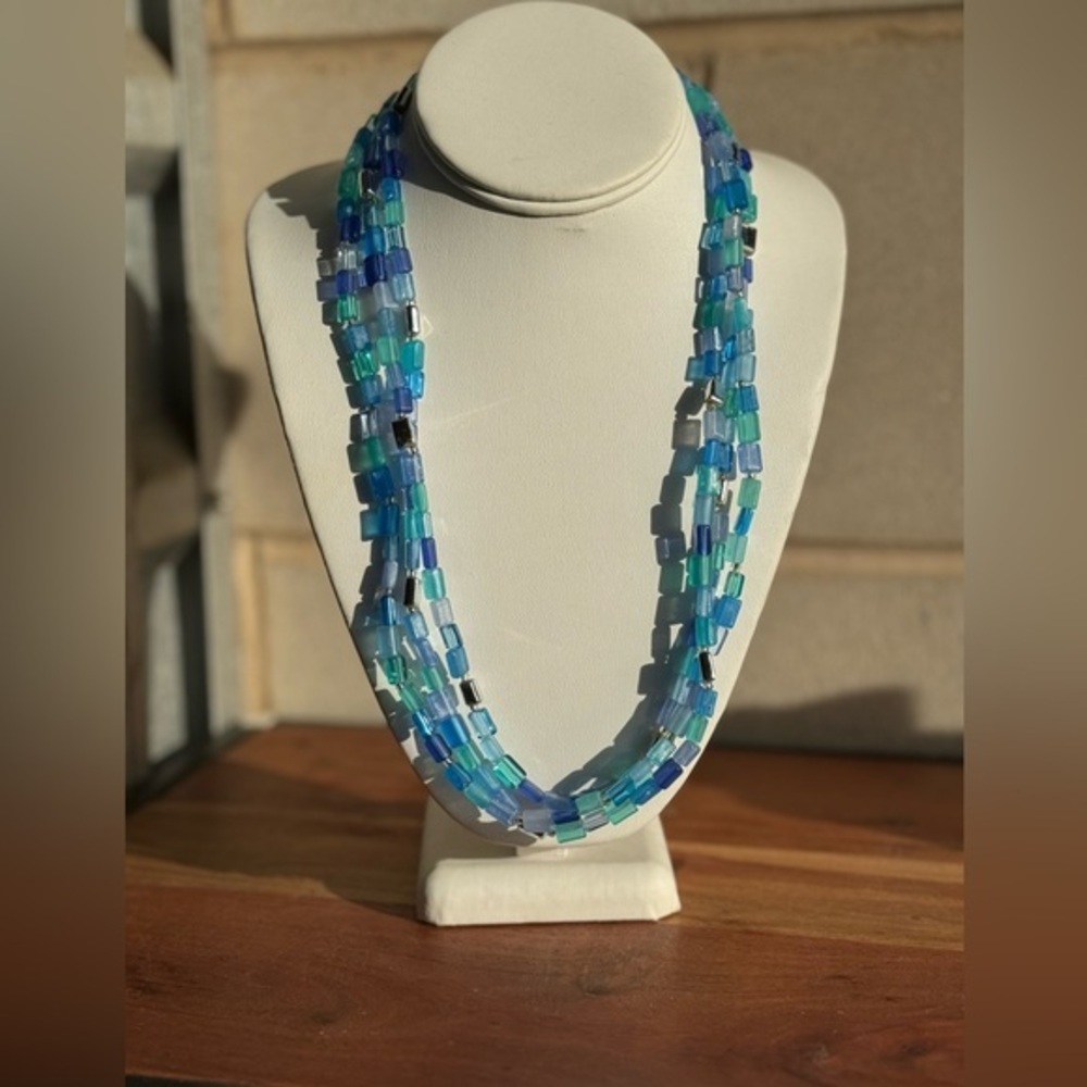 NEW ARRIVALS STATEMENT NECKLACE